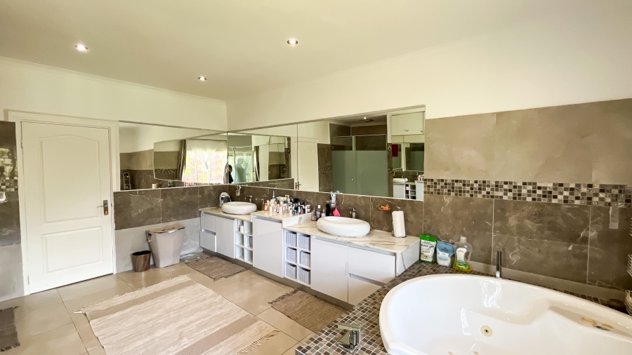 To Let 10 Bedroom Property for Rent in Constantia Western Cape